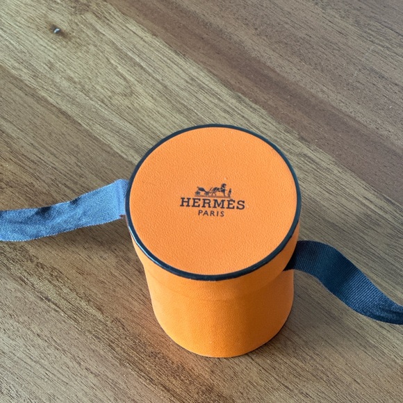 Hermès Vibrant Orange Gift Box with Elegant Black Ribbon - Picture 3 of 3